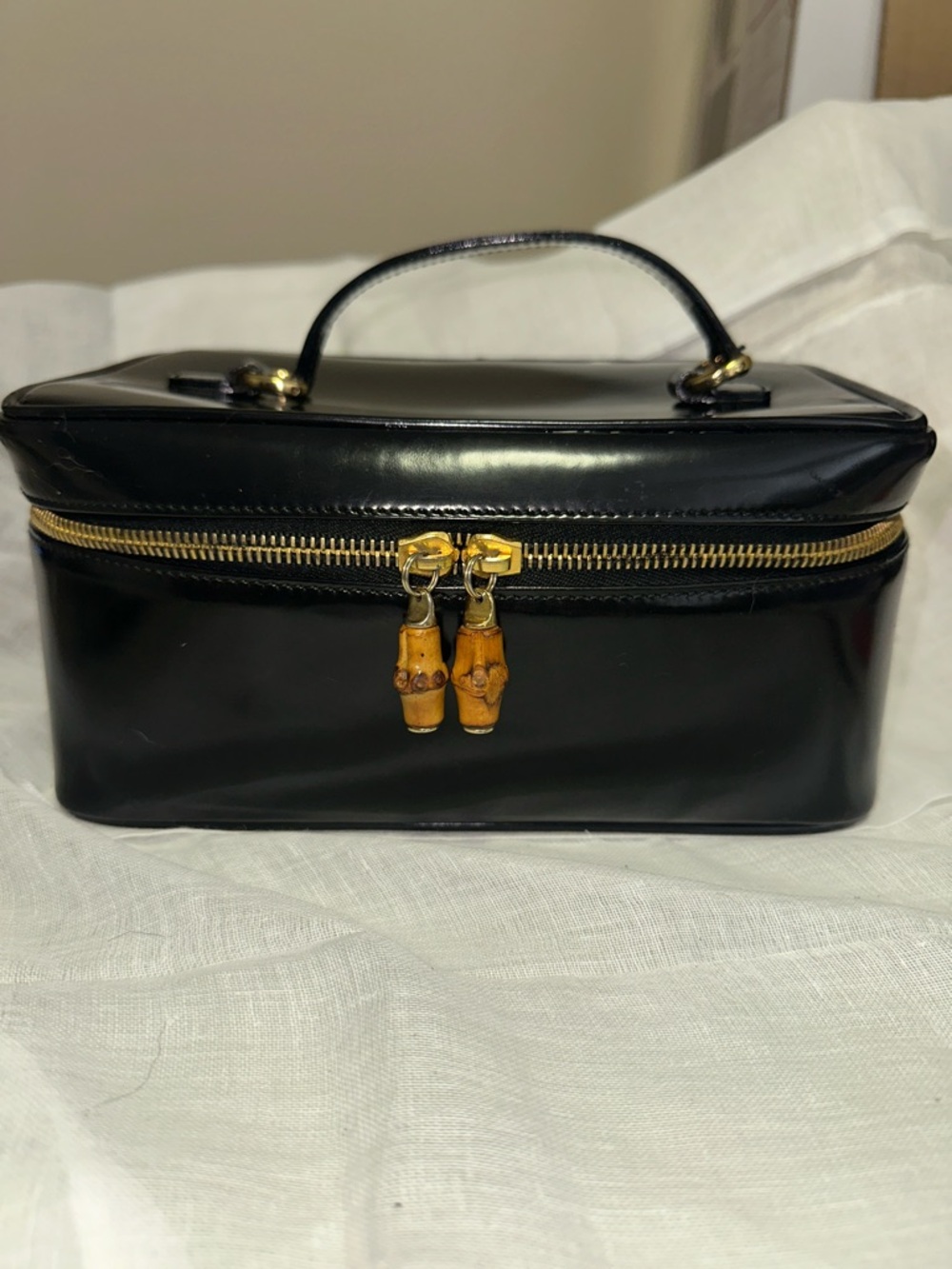 Authentic Gucci Black Patent Leather Vanity Case with Bamboo Zipper Pulls - Picture 2 of 15